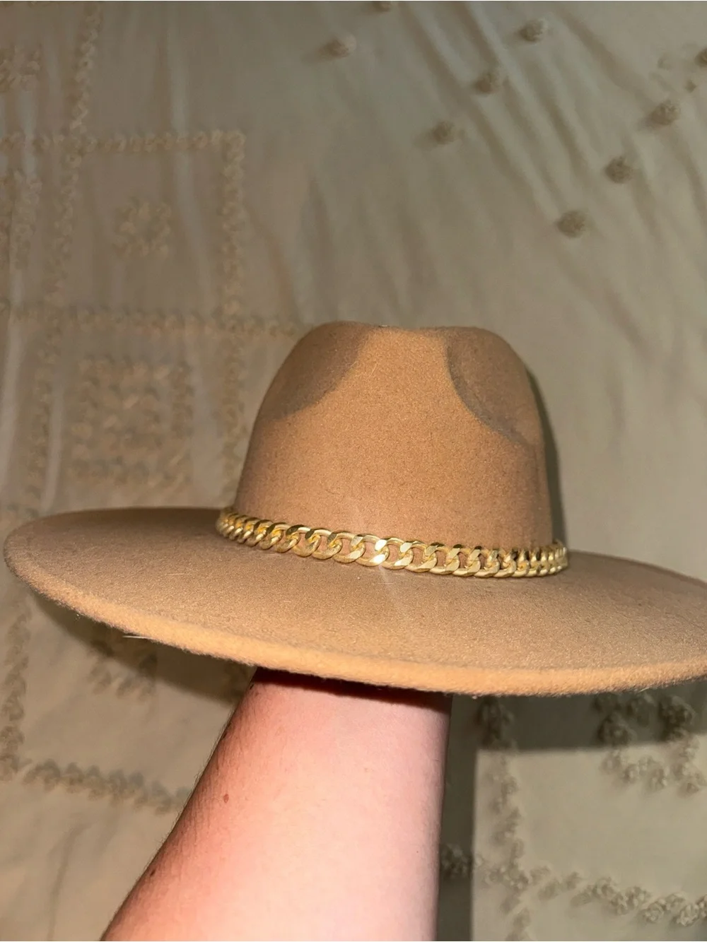Womens Camel Wide-Brim Felt Fedora with Gold Chain